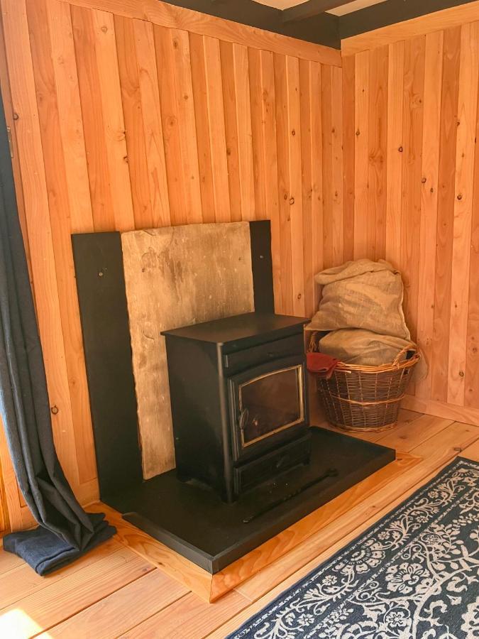 Shepherds Hut In A Private Meadow With Sea Views Hartland Eksteriør billede